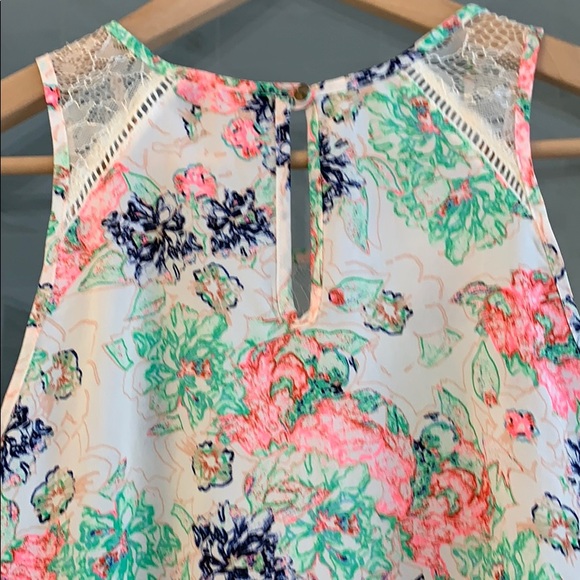ASTR | pretty floral laced top - Picture 7 of 7